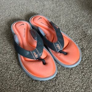 Women’s Nike Sandals Size 9